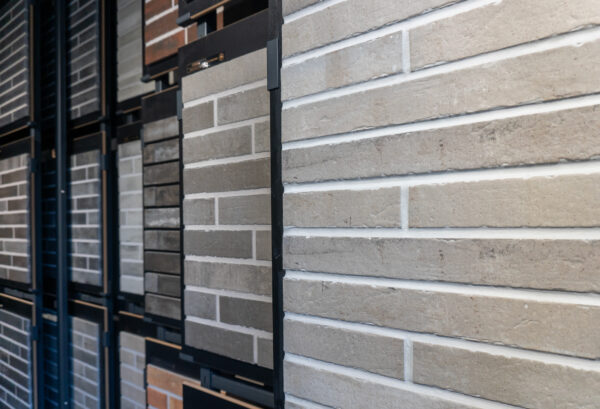 Facade cladding with KANSAS brick slips from the KLINKER LINE collection