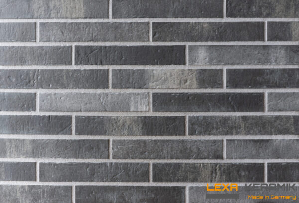 Facade cladding with GRAPHIT MATT brick slips from the KLINKER LINE collection